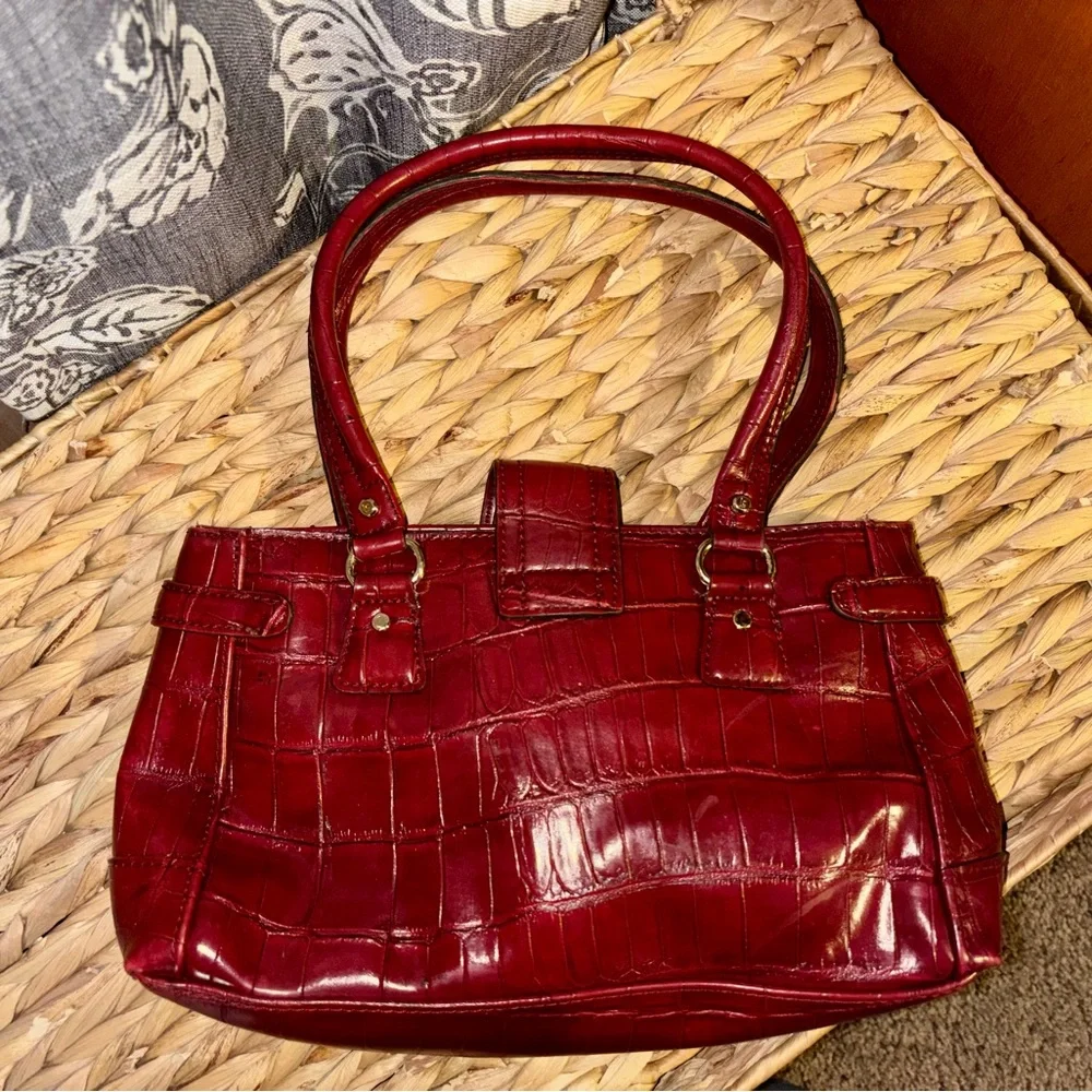 Vintage Sleek Liz Claiborne Red Croc-Embossed Shoulder Bag - Picture 7 of 12